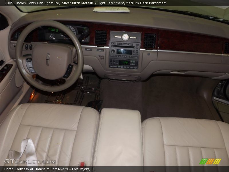 Silver Birch Metallic / Light Parchment/Medium Dark Parchment 2005 Lincoln Town Car Signature