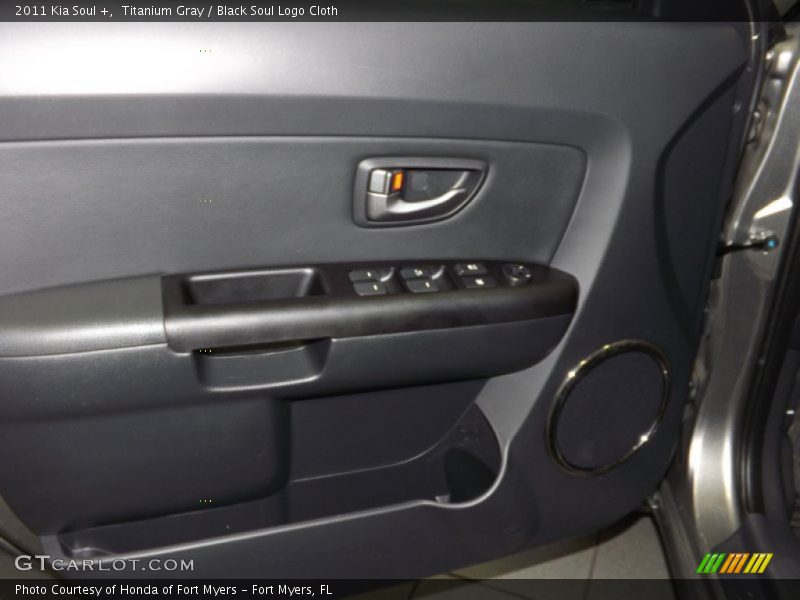 Titanium Gray / Black Soul Logo Cloth 2011 Kia Soul +