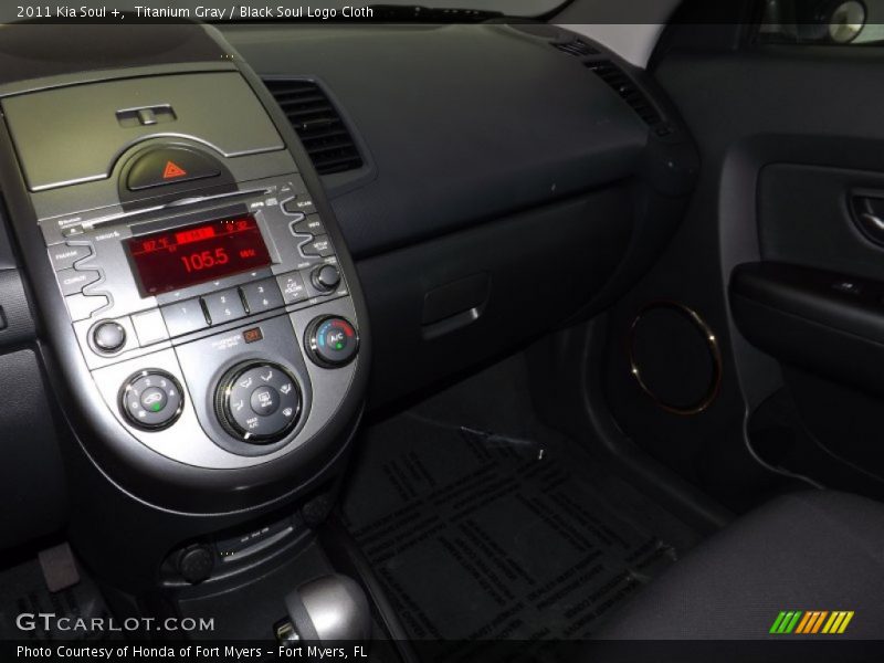 Titanium Gray / Black Soul Logo Cloth 2011 Kia Soul +