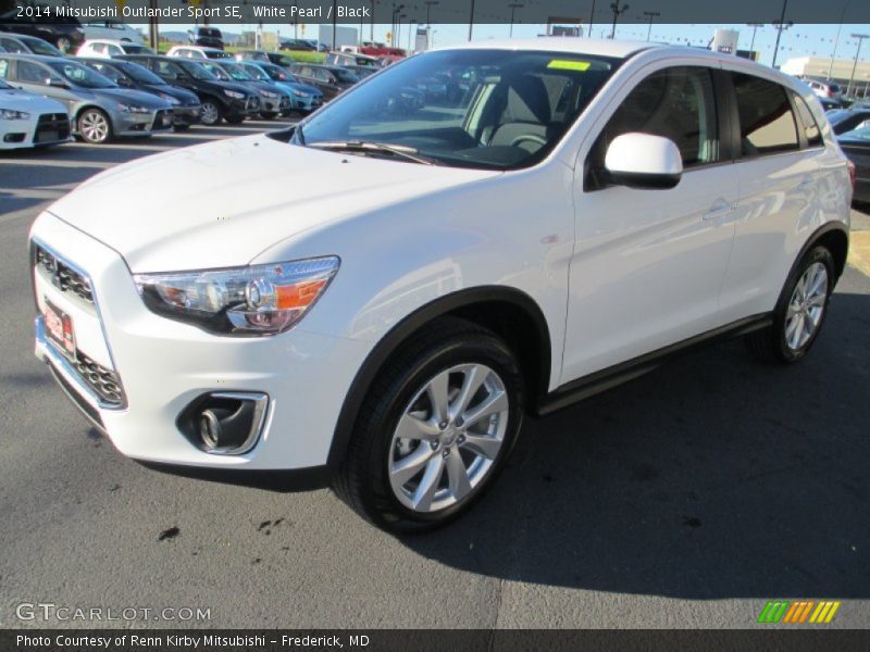 White Pearl / Black 2014 Mitsubishi Outlander Sport SE