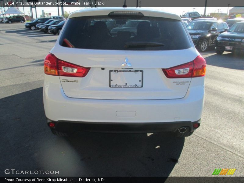 White Pearl / Black 2014 Mitsubishi Outlander Sport SE