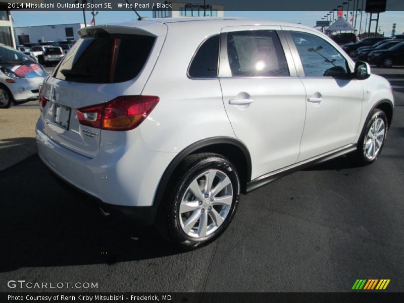 White Pearl / Black 2014 Mitsubishi Outlander Sport SE