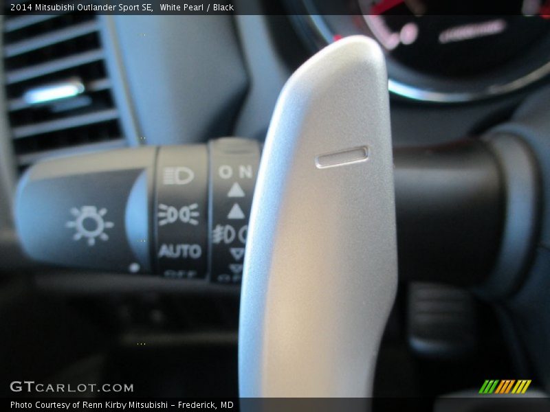 White Pearl / Black 2014 Mitsubishi Outlander Sport SE