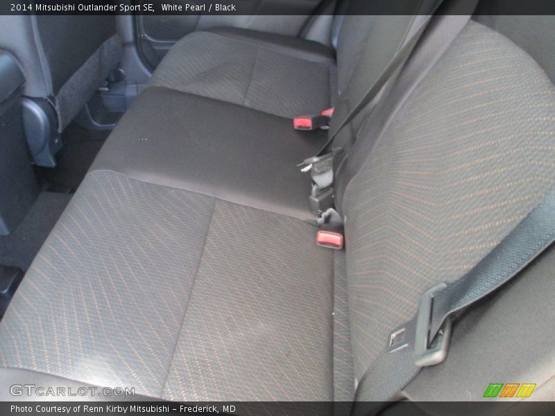 White Pearl / Black 2014 Mitsubishi Outlander Sport SE