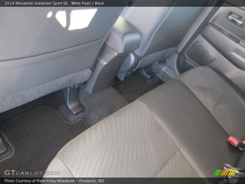 White Pearl / Black 2014 Mitsubishi Outlander Sport SE