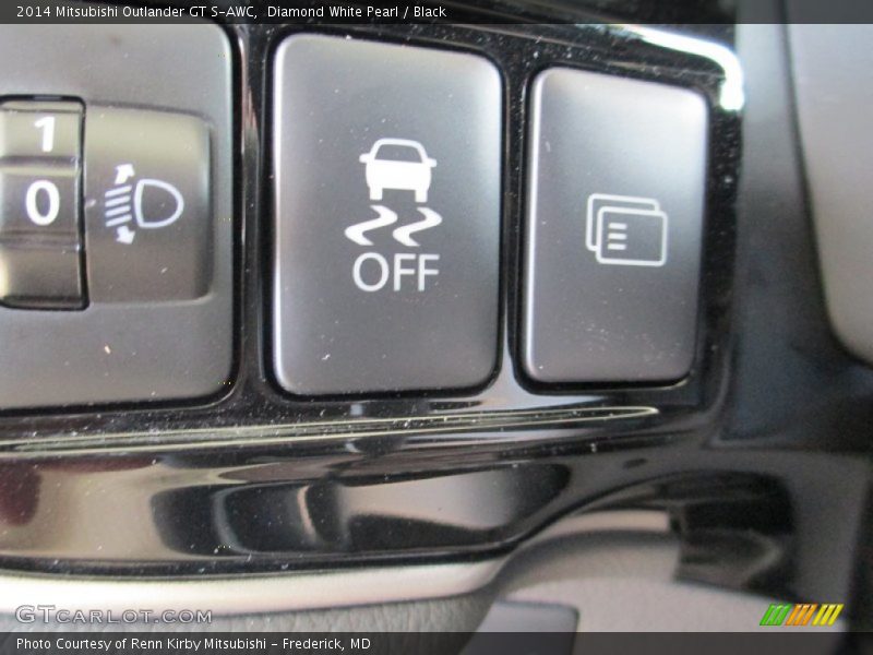 Diamond White Pearl / Black 2014 Mitsubishi Outlander GT S-AWC