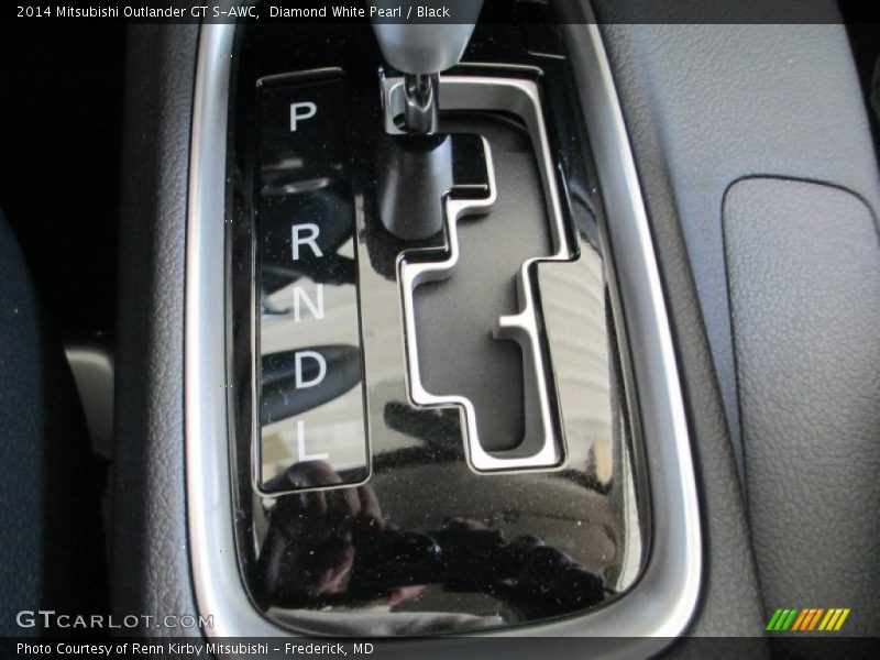 Diamond White Pearl / Black 2014 Mitsubishi Outlander GT S-AWC