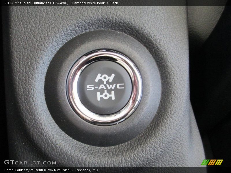 Diamond White Pearl / Black 2014 Mitsubishi Outlander GT S-AWC