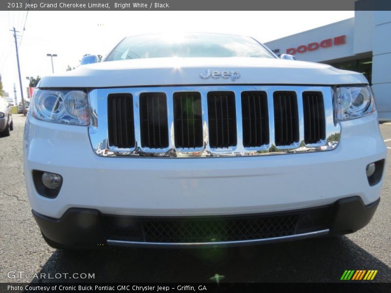 Bright White / Black 2013 Jeep Grand Cherokee Limited