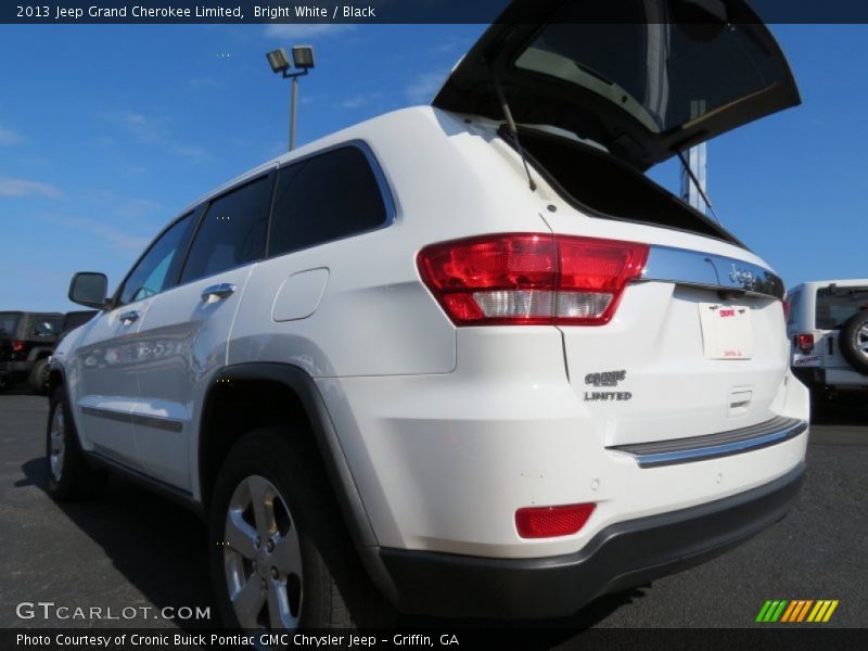Bright White / Black 2013 Jeep Grand Cherokee Limited
