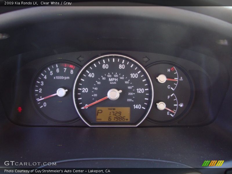 Clear White / Gray 2009 Kia Rondo LX