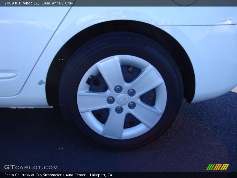 Clear White / Gray 2009 Kia Rondo LX