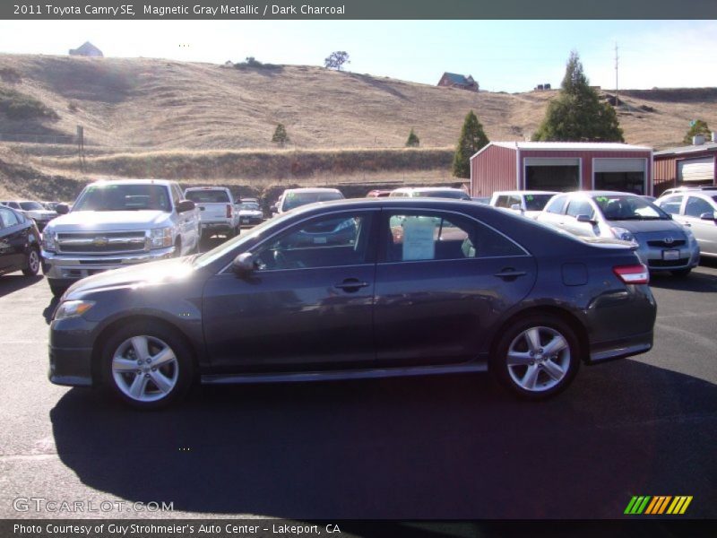 Magnetic Gray Metallic / Dark Charcoal 2011 Toyota Camry SE