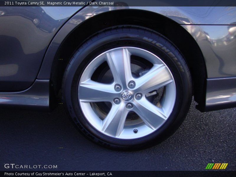 Magnetic Gray Metallic / Dark Charcoal 2011 Toyota Camry SE