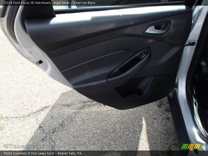 Ingot Silver / Charcoal Black 2014 Ford Focus SE Hatchback