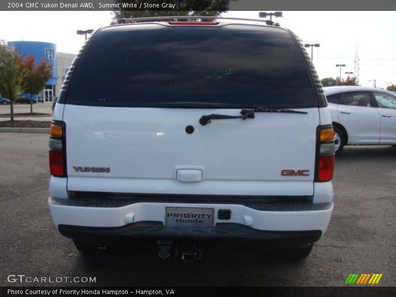 Summit White / Stone Gray 2004 GMC Yukon Denali AWD