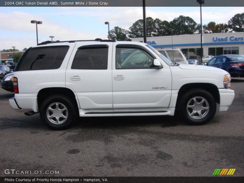 Summit White / Stone Gray 2004 GMC Yukon Denali AWD