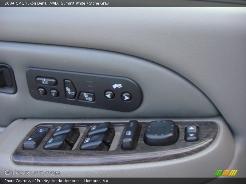 Summit White / Stone Gray 2004 GMC Yukon Denali AWD