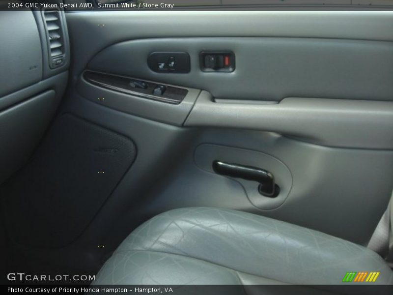 Summit White / Stone Gray 2004 GMC Yukon Denali AWD