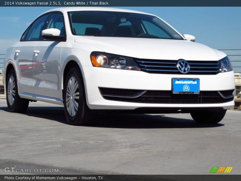 Candy White / Titan Black 2014 Volkswagen Passat 2.5L S