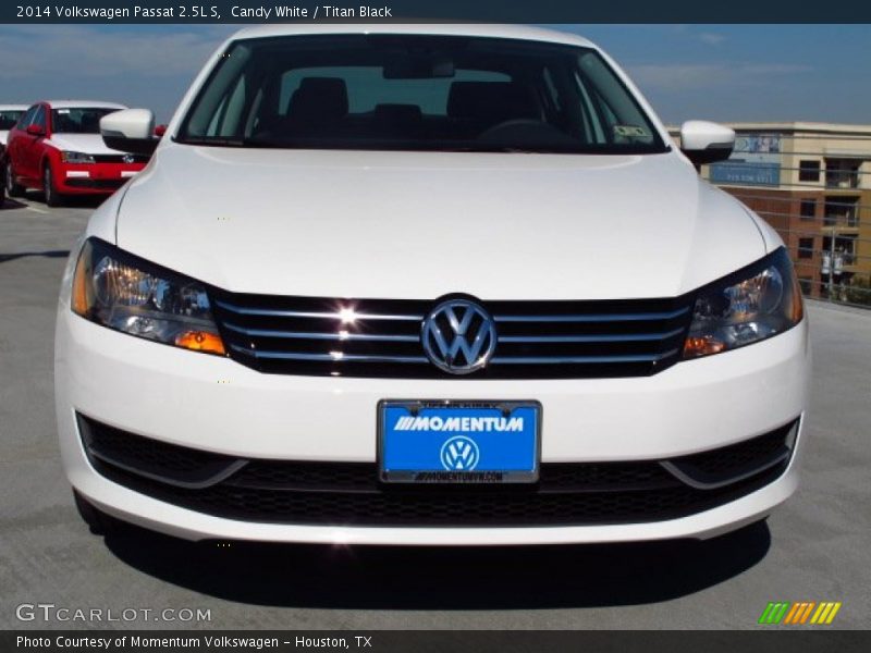 Candy White / Titan Black 2014 Volkswagen Passat 2.5L S