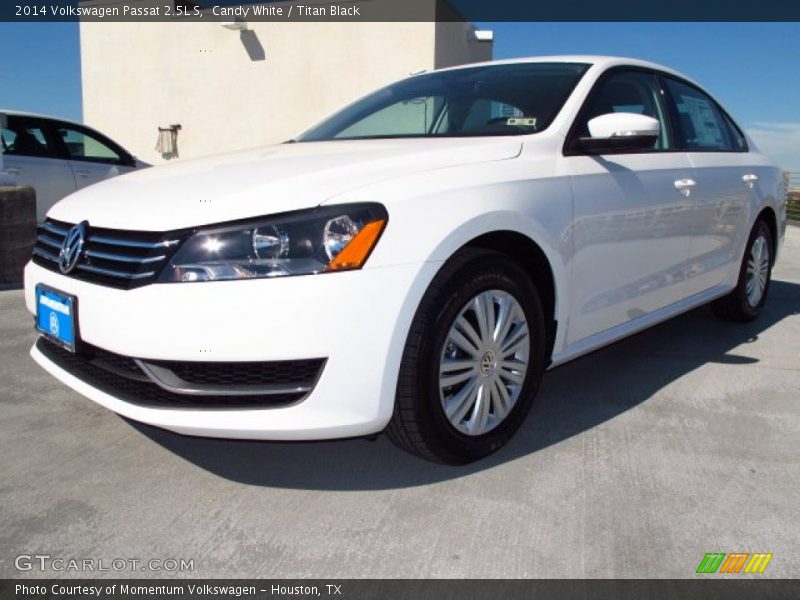 Candy White / Titan Black 2014 Volkswagen Passat 2.5L S