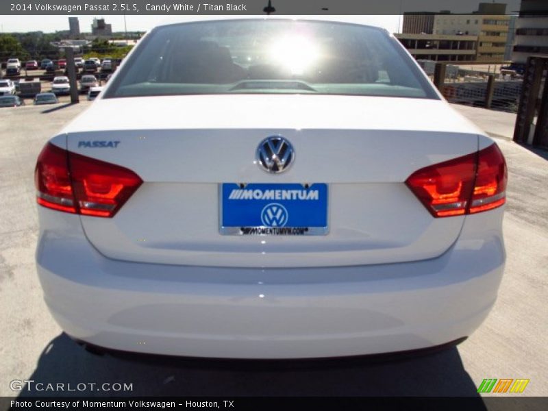 Candy White / Titan Black 2014 Volkswagen Passat 2.5L S
