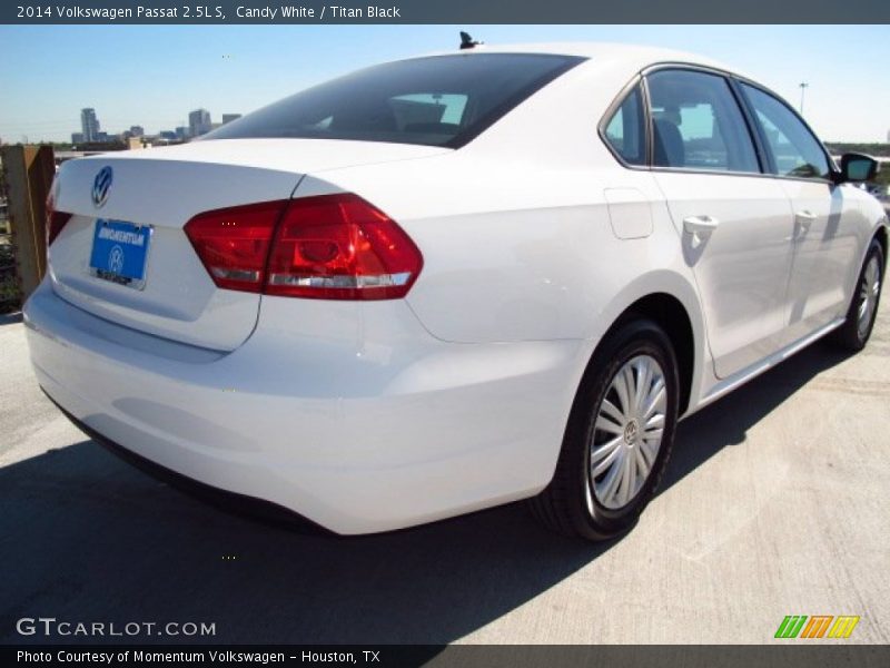 Candy White / Titan Black 2014 Volkswagen Passat 2.5L S
