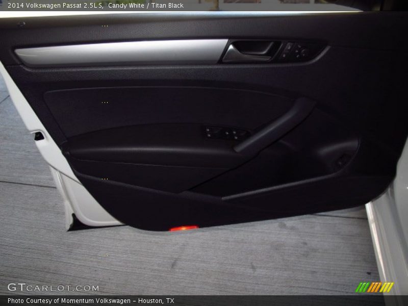 Candy White / Titan Black 2014 Volkswagen Passat 2.5L S