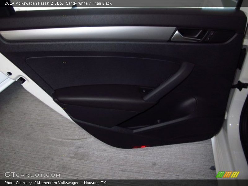 Candy White / Titan Black 2014 Volkswagen Passat 2.5L S