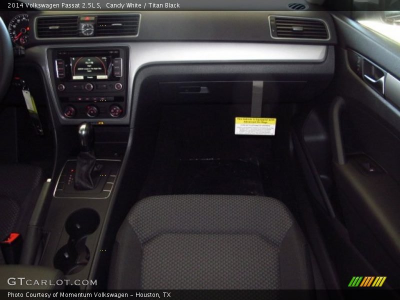 Candy White / Titan Black 2014 Volkswagen Passat 2.5L S