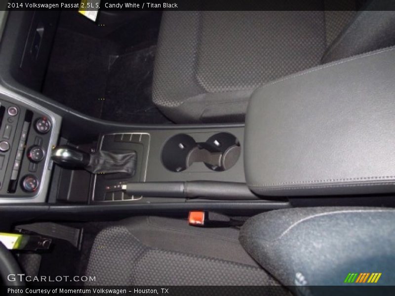 Candy White / Titan Black 2014 Volkswagen Passat 2.5L S
