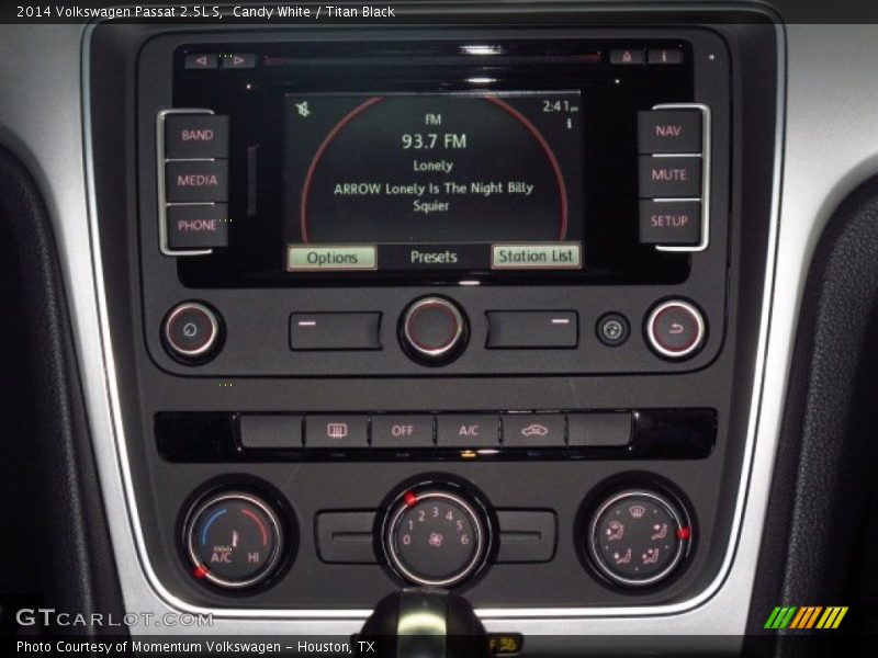 Candy White / Titan Black 2014 Volkswagen Passat 2.5L S
