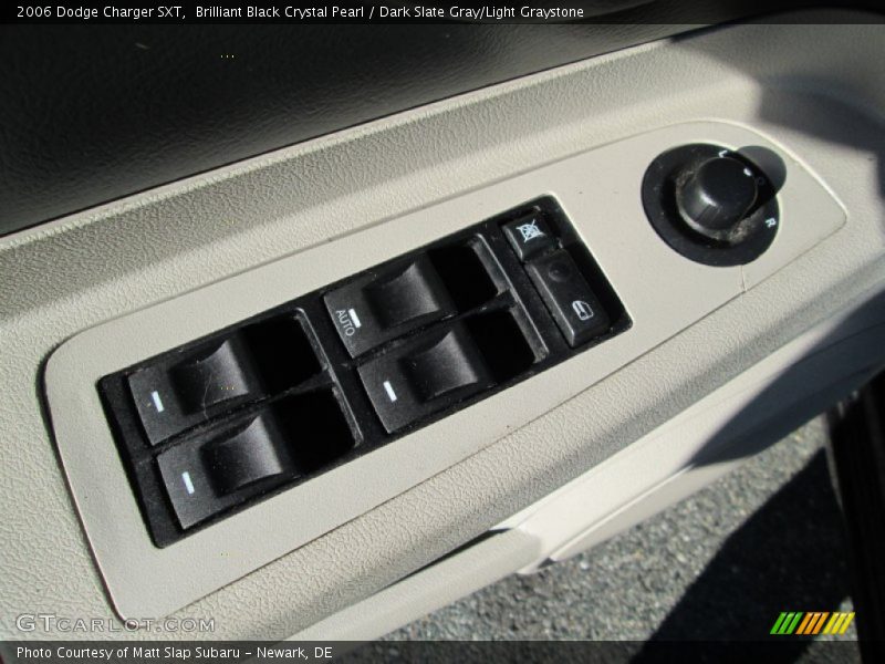 Brilliant Black Crystal Pearl / Dark Slate Gray/Light Graystone 2006 Dodge Charger SXT