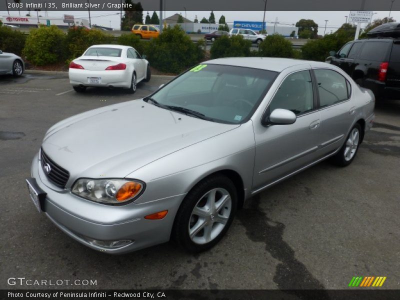 Front 3/4 View of 2003 I 35