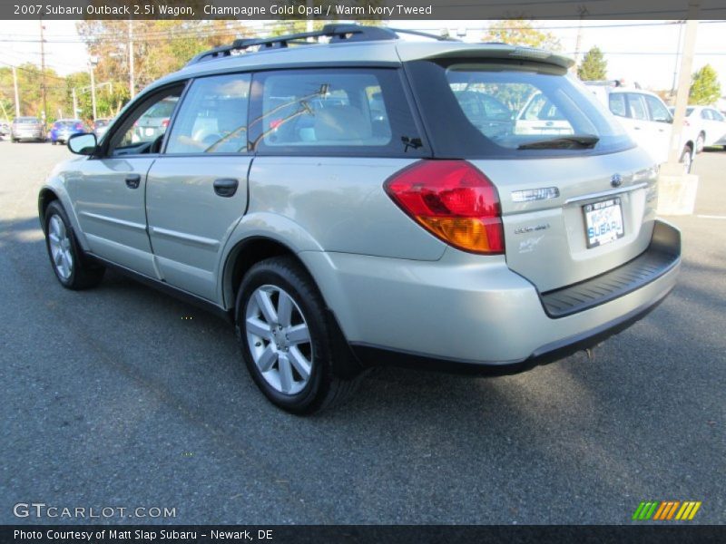 Champagne Gold Opal / Warm Ivory Tweed 2007 Subaru Outback 2.5i Wagon