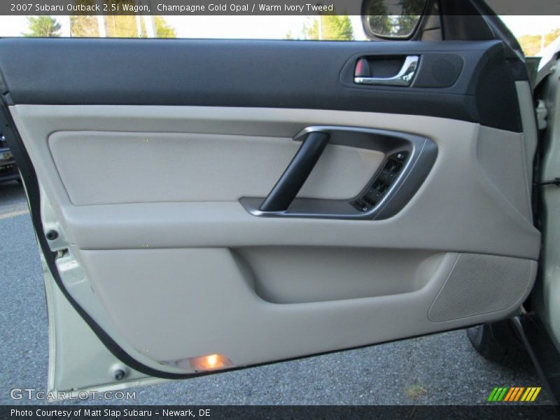 Champagne Gold Opal / Warm Ivory Tweed 2007 Subaru Outback 2.5i Wagon