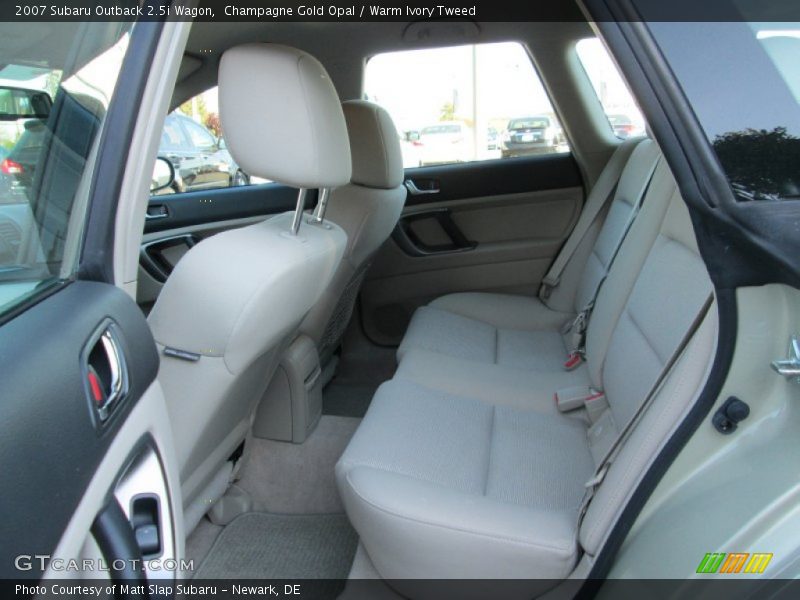 Champagne Gold Opal / Warm Ivory Tweed 2007 Subaru Outback 2.5i Wagon