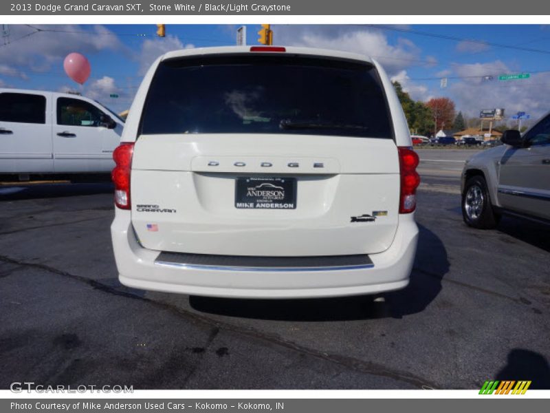 Stone White / Black/Light Graystone 2013 Dodge Grand Caravan SXT