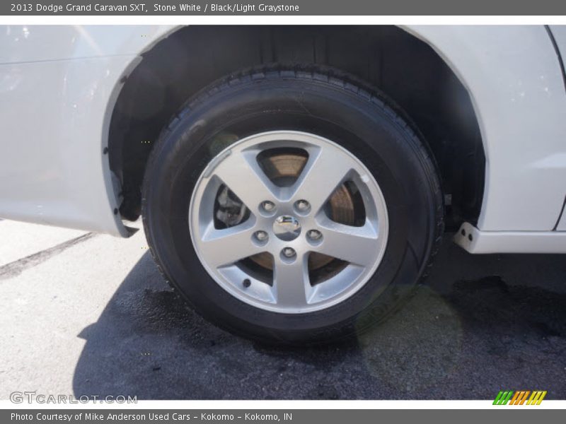 Stone White / Black/Light Graystone 2013 Dodge Grand Caravan SXT
