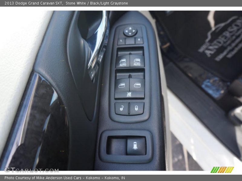Stone White / Black/Light Graystone 2013 Dodge Grand Caravan SXT