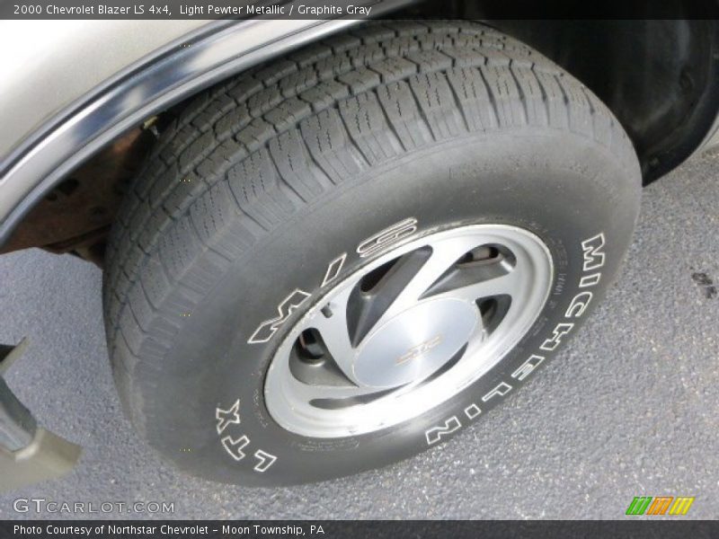 Light Pewter Metallic / Graphite Gray 2000 Chevrolet Blazer LS 4x4