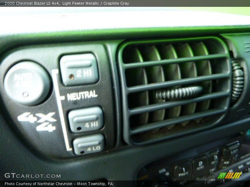 Light Pewter Metallic / Graphite Gray 2000 Chevrolet Blazer LS 4x4