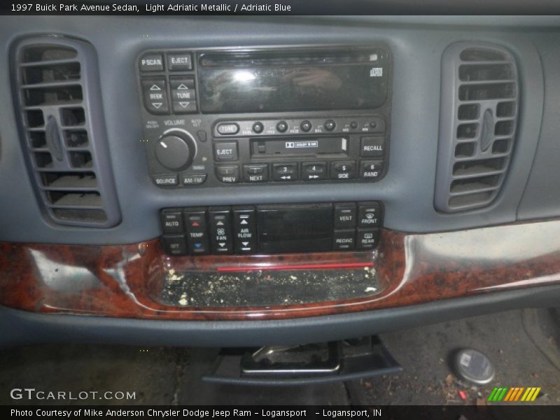 Light Adriatic Metallic / Adriatic Blue 1997 Buick Park Avenue Sedan