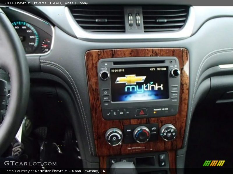 White / Ebony 2014 Chevrolet Traverse LT AWD