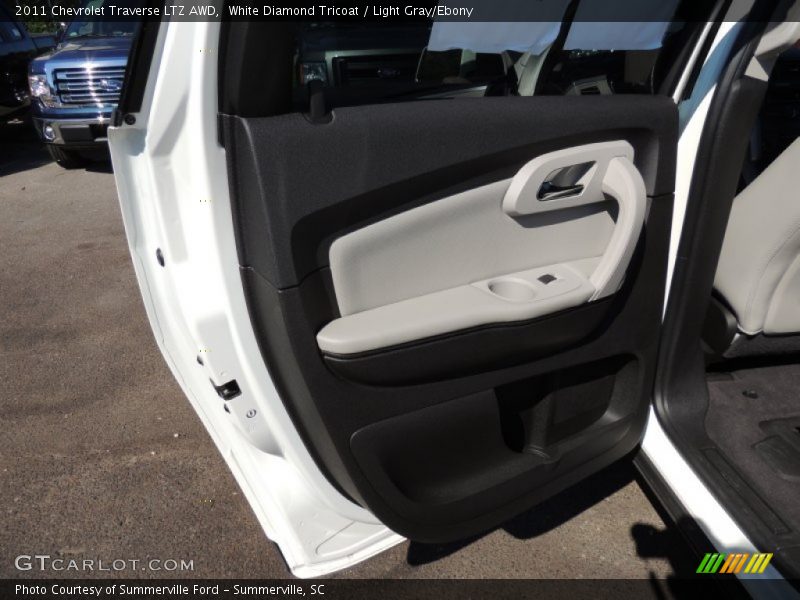 White Diamond Tricoat / Light Gray/Ebony 2011 Chevrolet Traverse LTZ AWD
