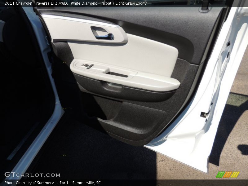 White Diamond Tricoat / Light Gray/Ebony 2011 Chevrolet Traverse LTZ AWD