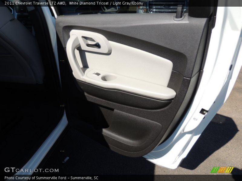 White Diamond Tricoat / Light Gray/Ebony 2011 Chevrolet Traverse LTZ AWD
