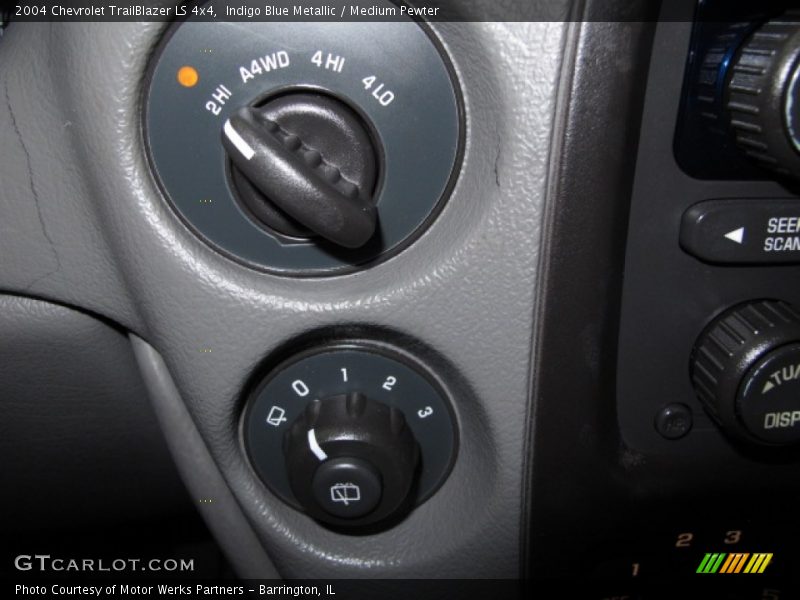 Indigo Blue Metallic / Medium Pewter 2004 Chevrolet TrailBlazer LS 4x4