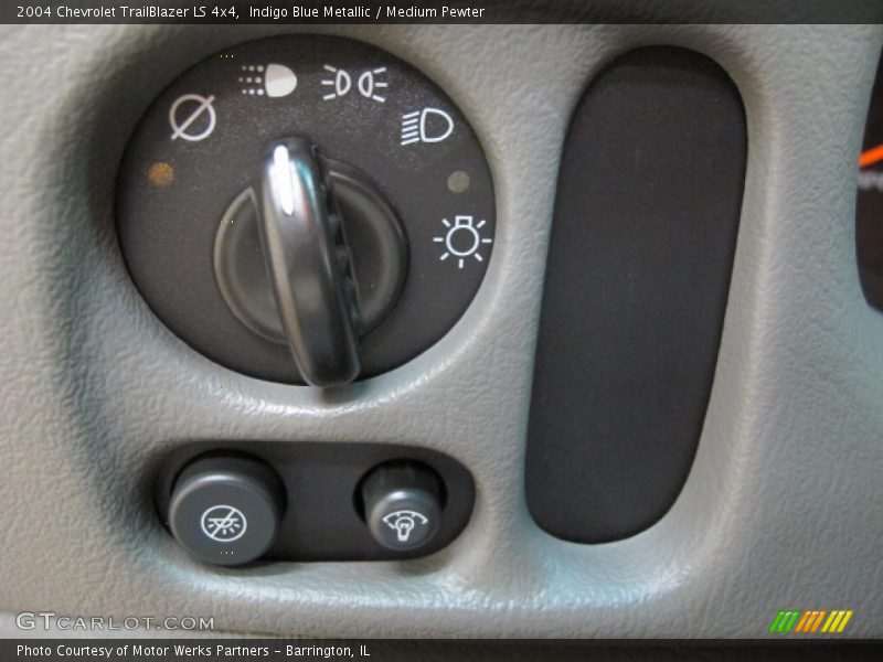 Indigo Blue Metallic / Medium Pewter 2004 Chevrolet TrailBlazer LS 4x4